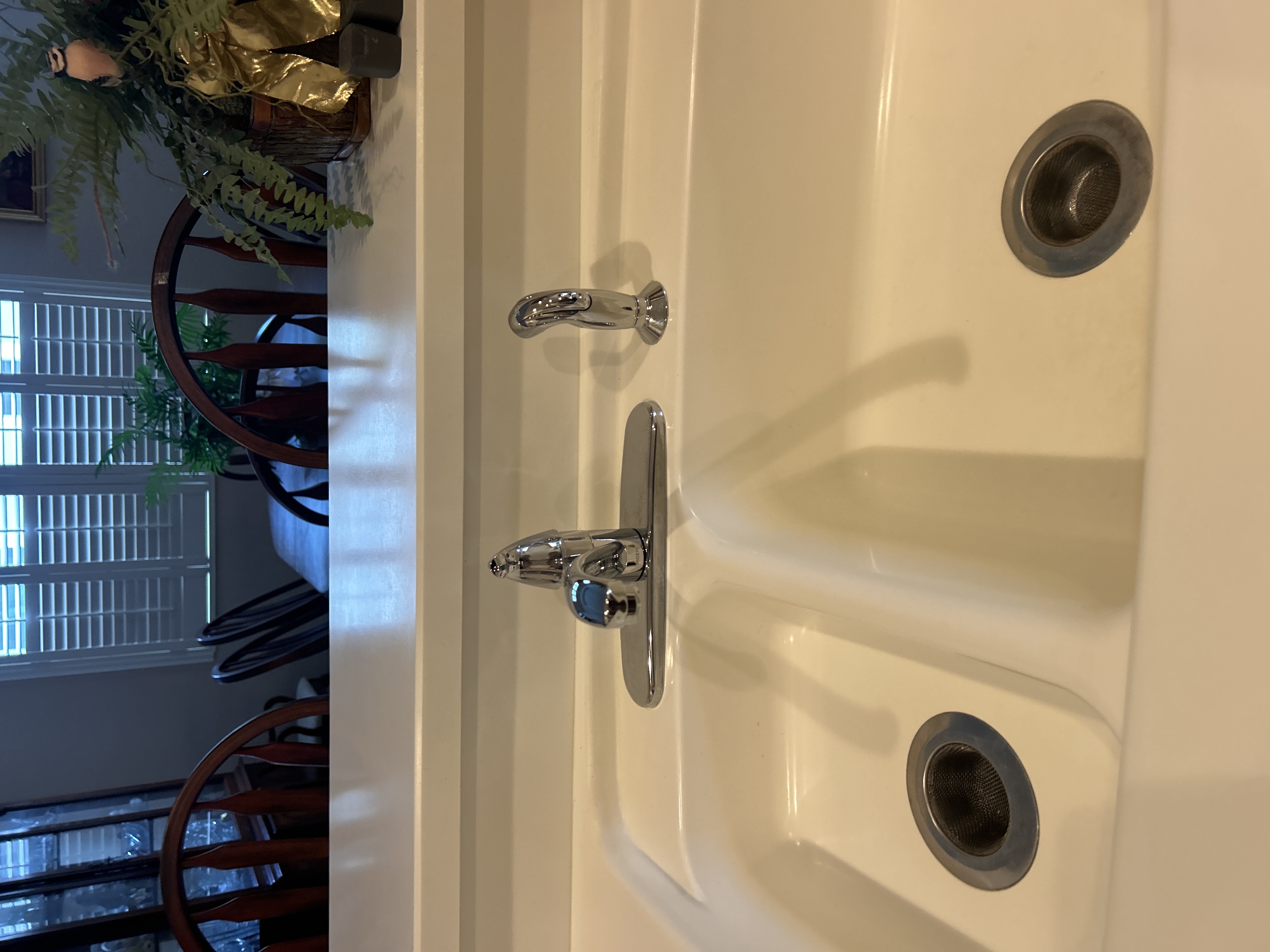 Single handle w-side spray